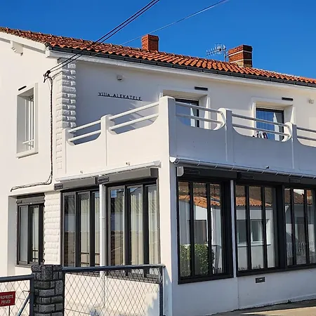 Alekatele A 80m De La *