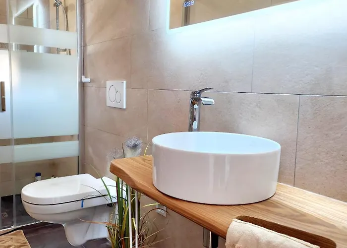 Alekatele A 80m De La Villa *