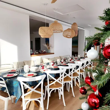 Alekatele A 80m De La 别墅