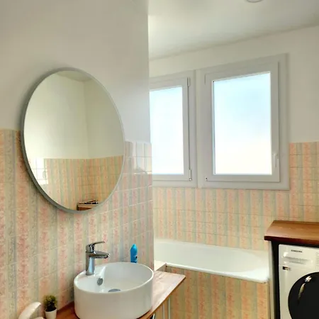 Alekatele A 80m De La 别墅 *