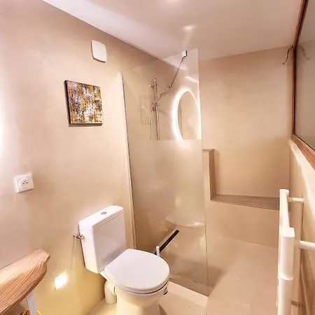 Alekatele A 80m De La 别墅 *